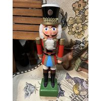 Деревянный щелкунчик