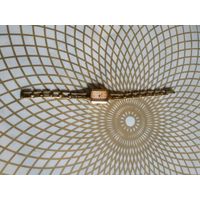 Часы наручные с браслетом ЛУЧ , пытаются идти. Состояние на скане.