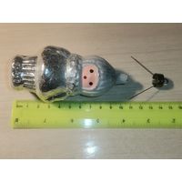 Ёлочная, стеклянная игрушка "Девочка", времён СССР, длина 10.5 см., сколы в районе подвески, закрываются металлической частью.